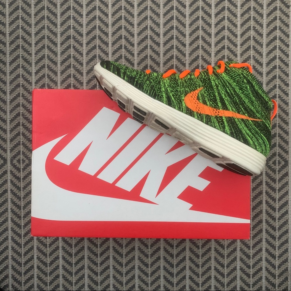 Men’s Nike Lunar Flyknit Chukka Sneakers.